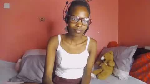 pinky_cockoo online show from May 7, 3:27 pm