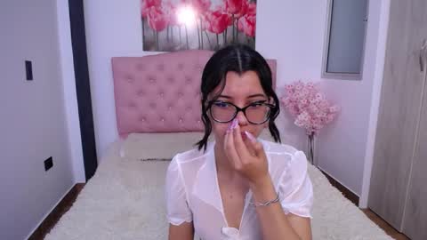Snapshot of pinky_f00x chatting on September 25, 2:21 am pinky_f00x online show from September 25, 2:21 am