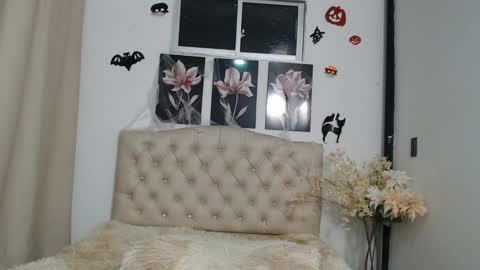 pinky_f00x online show from October 18, 12:57 am