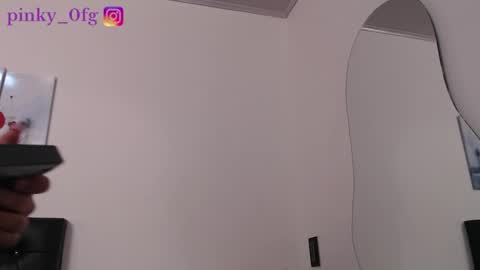 Snapshot of pinky_f00x chatting on October 5, 11:21 pm pinky_f00x online show from October 5, 11:21 pm
