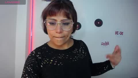 VIOLETA LOPEZ online show from May 10, 6:10 pm