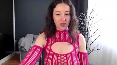 piscesgirl06 online show from May 5, 4:48 am
