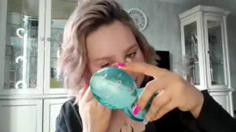 Caroline online show from April 6, 4:34 am