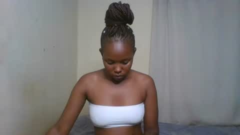 Snapshot of pixie_roman chatting on March 8, 2:43 am Majesty online show from March 8, 2:43 am