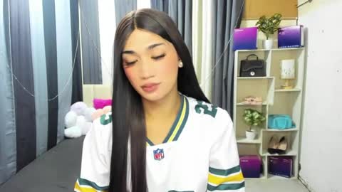 pixiedoll_ online show from July 17, 7:02 am