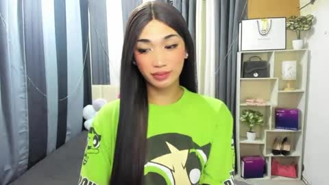 pixiedoll_ online show from July 23, 6:10 am