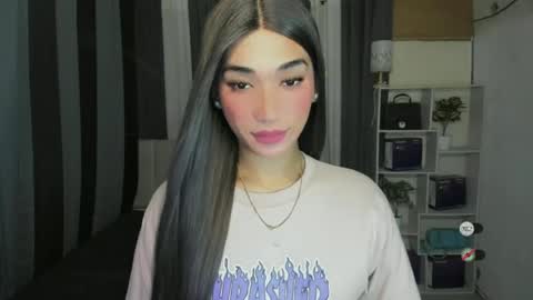 pixiedoll_ online show from June 23, 6:55 am