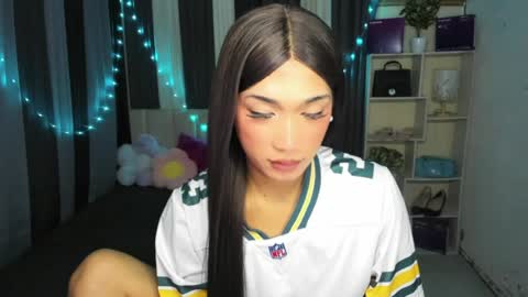pixiedoll_ online show from July 20, 10:39 am