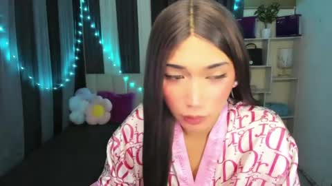 pixiedoll_ online show from July 14, 2:05 am