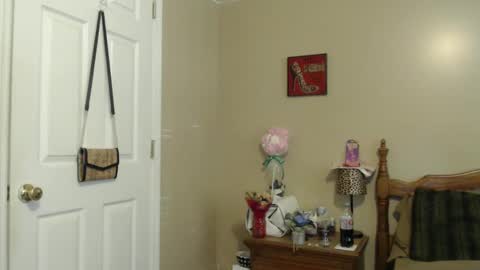 Snapshot of playfulkitten17 chatting on September 13, 3:09 pm playfulkitten17 online show from September 13, 3:09 pm