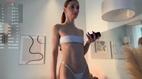 Amelie online show from April 4, 12:59 pm