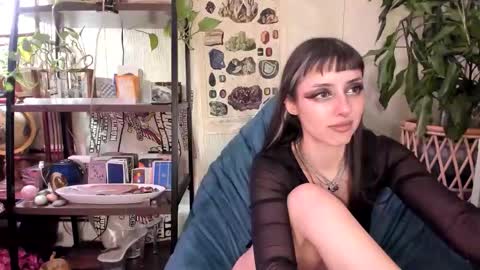 Goddess Pluto online show from December 15, 10:15 pm