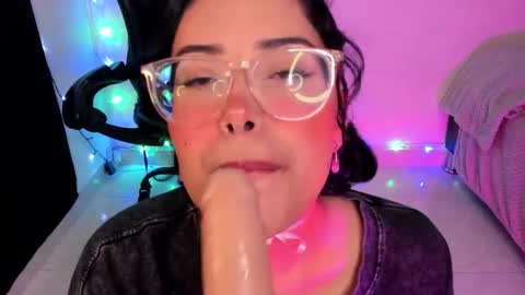 Willow                      Hours 12pm to 630pm Colombian time FRIDAY AND SUNDAY FREE DAYS online show from January 5, 5:27 pm