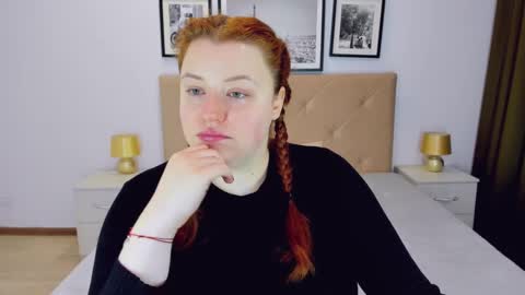 Snapshot of polinasallivan chatting on December 4, 7:39 am Polina online show from December 4, 7:39 am