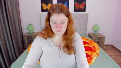 Snapshot of polinasallivan chatting on December 11, 7:31 am Polina online show from December 11, 7:31 am