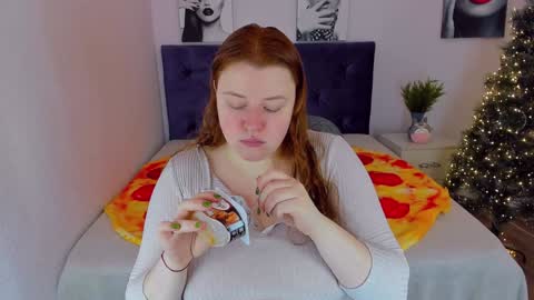 Snapshot of polinasallivan chatting on December 22, 8:05 am Polina online show from December 22, 8:05 am