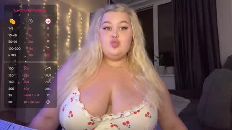 polly_cuteee online show from September 8, 7:57 pm
