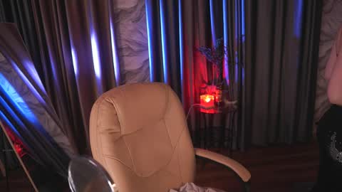 Polly online show from April 10, 10:49 pm