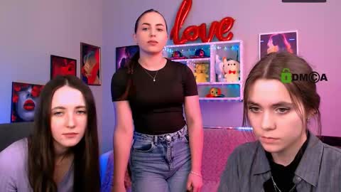 Polly online show from March 25, 1:25 pm