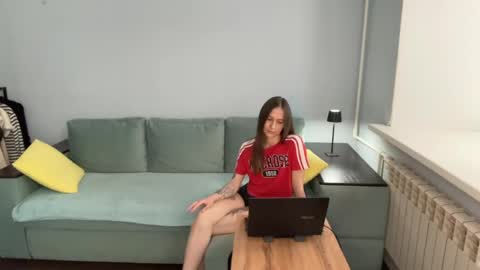 U can call me Poly online show from May 20, 8:33 am
