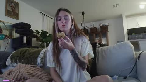 PoppyQuinn online show from May 21, 1:58 am