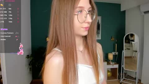 Elizabeth online show from May 5, 8:17 am