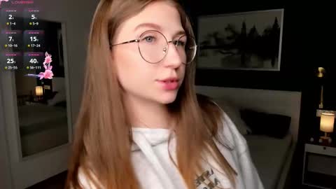 Elizabeth online show from October 23, 8:04 pm