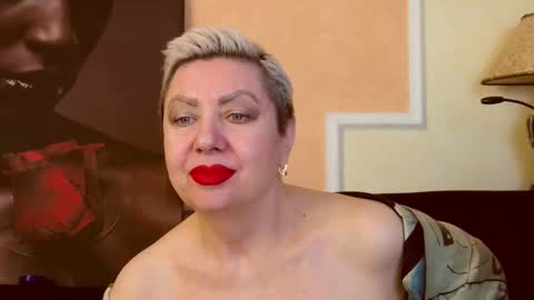 LADY POSH online show from November 14, 5:07 am