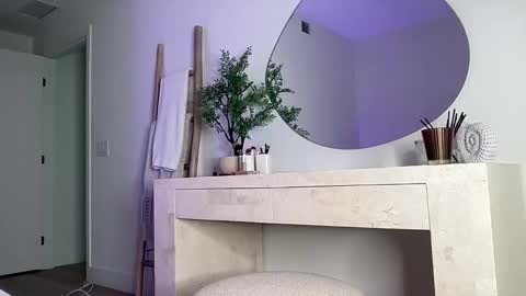 Snapshot of poutyselena chatting on September 17, 10:41 pm Selena online show from September 17, 10:41 pm