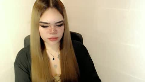 MAXXINE online show from March 1, 4:45 am