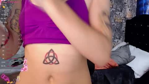 pretty_cristal22 online show from May 4, 9:40 pm