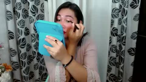 elennah online show from March 9, 3:59 pm