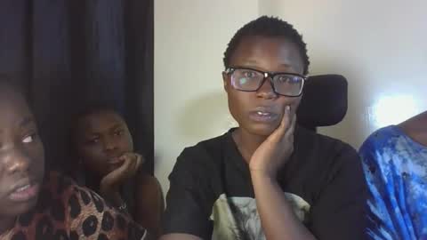 pretty_kemmy online show from October 4, 11:16 am