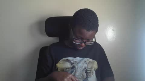 pretty_kemmy online show from October 3, 11:15 am