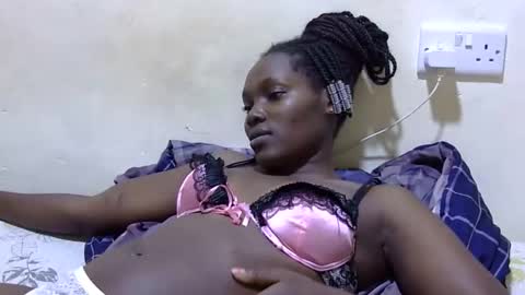 pretty_leila1 online show from May 2, 9:29 pm