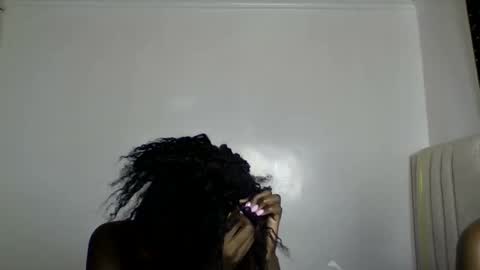 pretty luv1 online show from March 27, 9:21 am