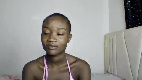 pretty luv1 online show from April 1, 7:33 pm