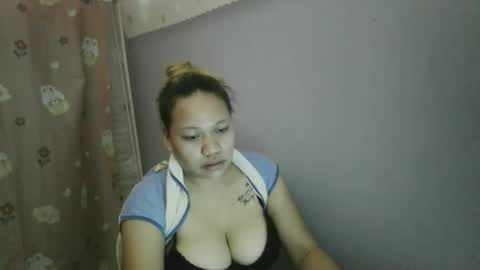 pretty_lyn08 online show from May 2, 7:39 pm