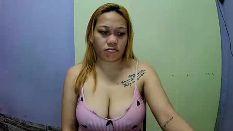 pretty_lyn08 online show from February 12, 5:36 pm