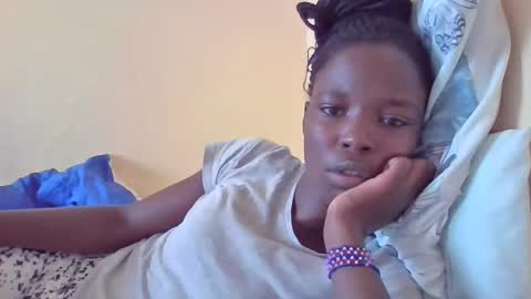 pretty_petite_ebony online show from February 26, 12:27 pm