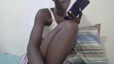 pretty_petite_ebony online show from December 19, 12:34 am