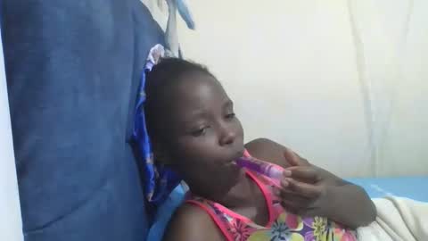 pretty_petite_ebony online show from May 16, 1:19 am