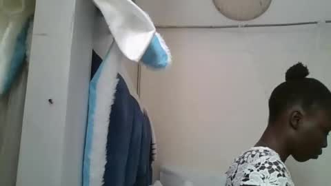 pretty_petite_ebony online show from May 10, 12:51 pm