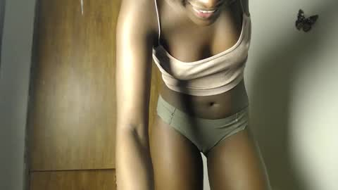 Snapshot of pretty_petitebody chatting on September 10, 8:20 pm pretty_petitebody online show from September 10, 8:20 pm