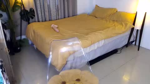 pretty_pharsa online show from May 8, 6:27 am