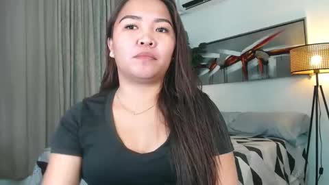pretty_pharsa online show from May 18, 10:21 am