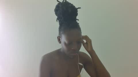 prettydollk_dons online show from April 4, 9:19 am