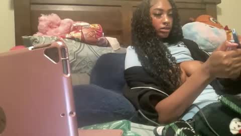 prettyfacefemale online show from April 23, 3:47 am