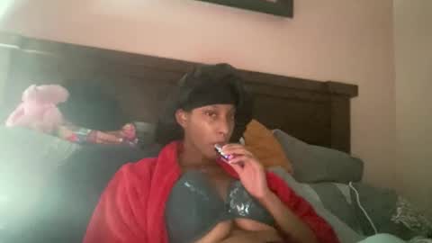 prettyfacefemale online show from April 22, 3:36 am