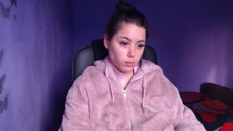 prettyjulliette online show from January 7, 12:41 pm